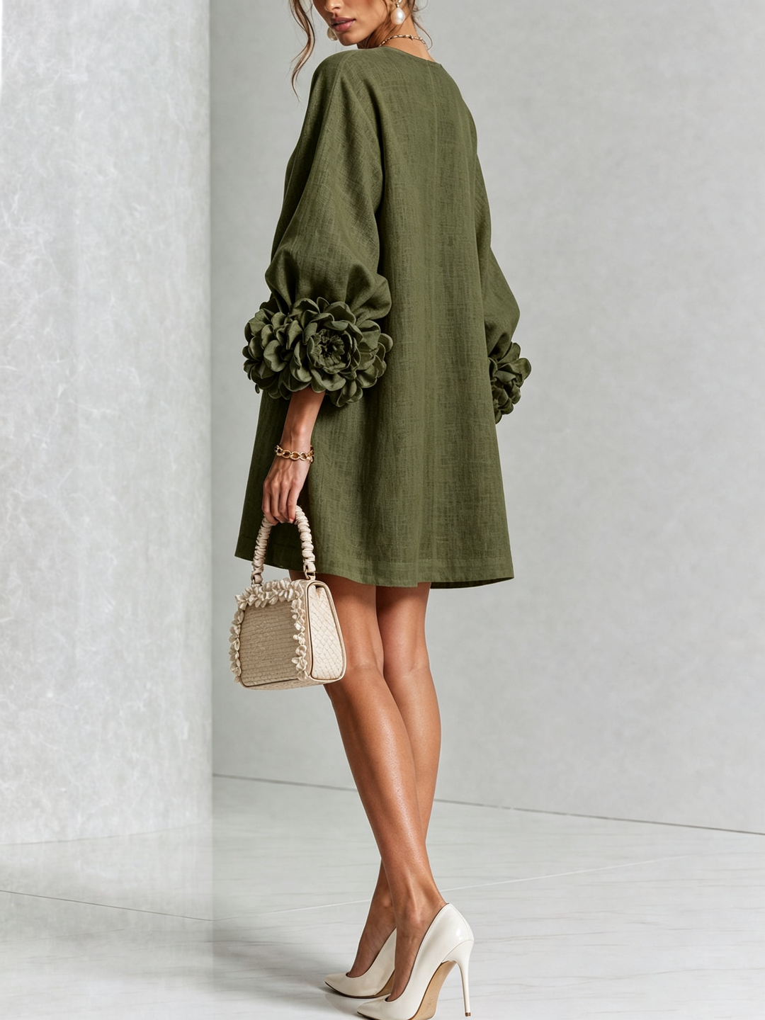 Silvia | Vestido Mini com Botões e Punhos Florais